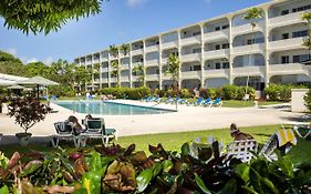 Ground Floor Apartment Located In Hometown, 5 Min Walk To The Beach