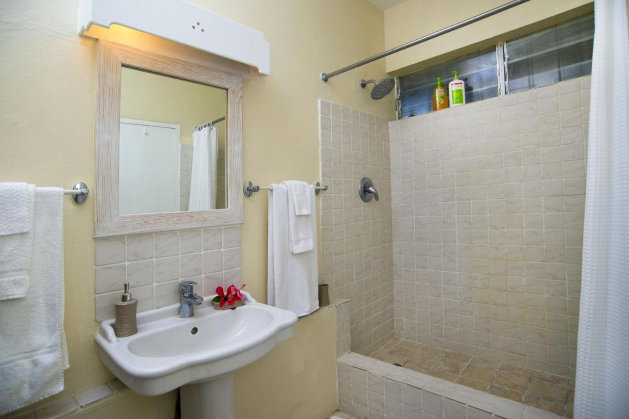 Ground Floor Apartment Located In Hometown, 5 Min Walk To The Beach Saint James Exterior photo