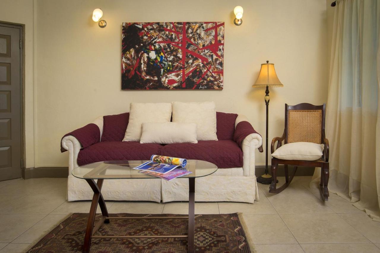 Ground Floor Apartment Located In Hometown, 5 Min Walk To The Beach Saint James Exterior photo